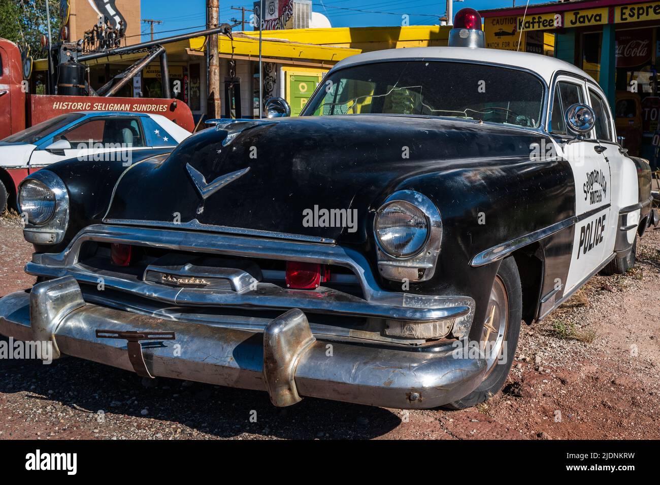 Voiture de police Chrysler New Yorker d'époque à Seligman, route 66, Arizona Banque D'Images