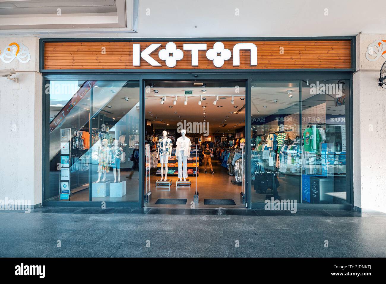 Koton turkey turkish shop Banque de photographies et d images a haute resolution Alamy