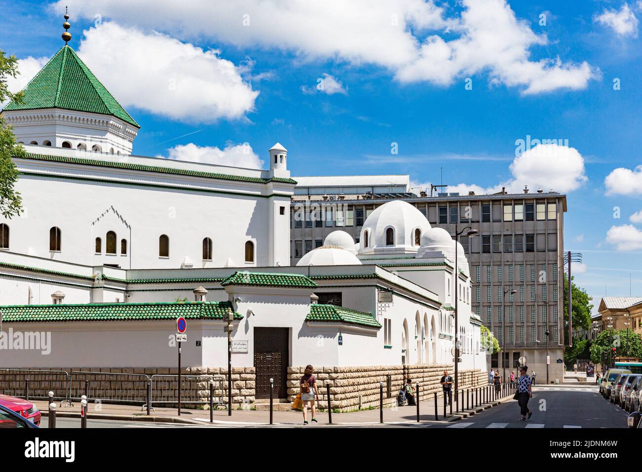 Paris, France - 07 juin 2018 : côté est de la Grande Mosquée de Paris