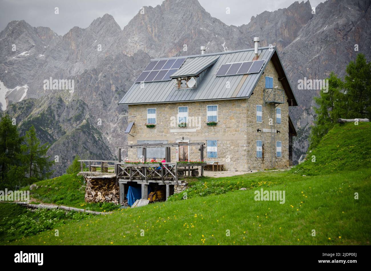 Rifugio alpino Banque de photographies et d'images à haute résolution -  Alamy