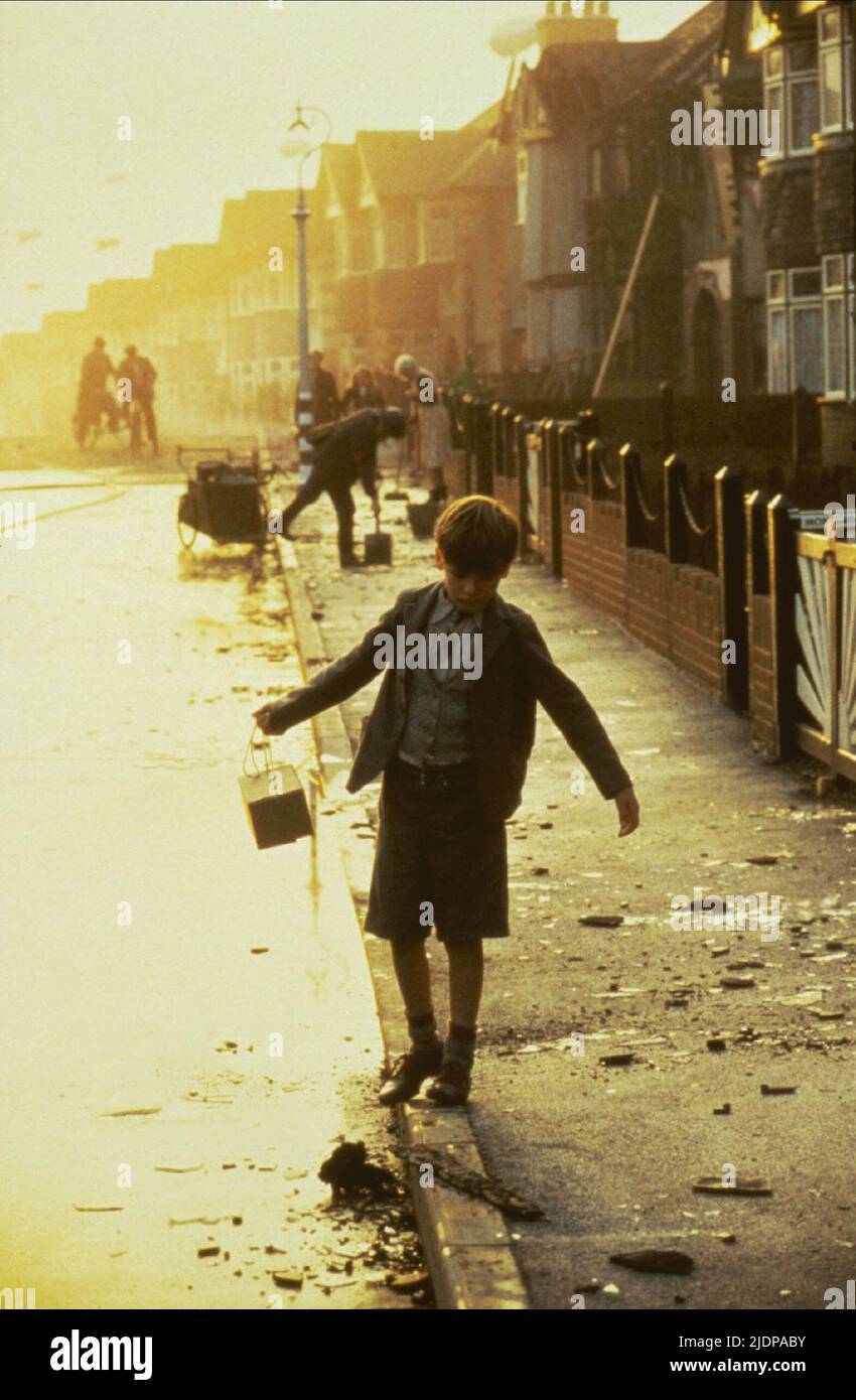 SEBASTIAN RICE-EDWARDS, HOPE AND GLORY, 1987 Banque D'Images