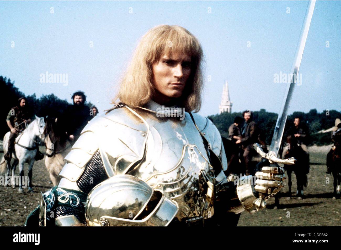 MILES O'KEEFFE, ÉPÉE DE LA VAILLANTE : LA LÉGENDE DE SIR GAWAIN AND THE GREEN KNIGHT, 1984 Banque D'Images