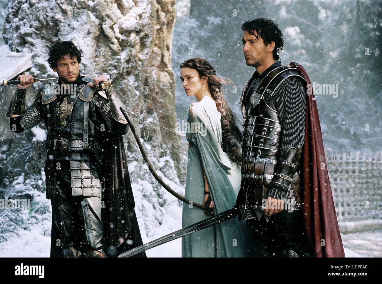 GRUFFUDD,KNIGHTLEY,OWEN, ROI ARTHUR, 2004 Banque D'Images