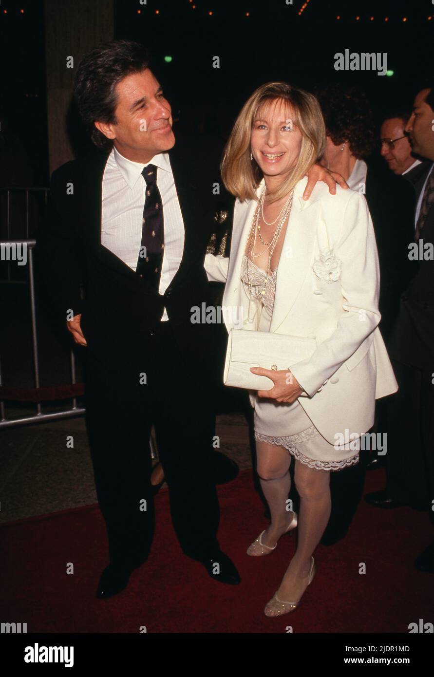 Barbra Streisand et Jon Peters Circa des années 80 crédit: Ralph Dominguez/MediaPunch Banque D'Images
