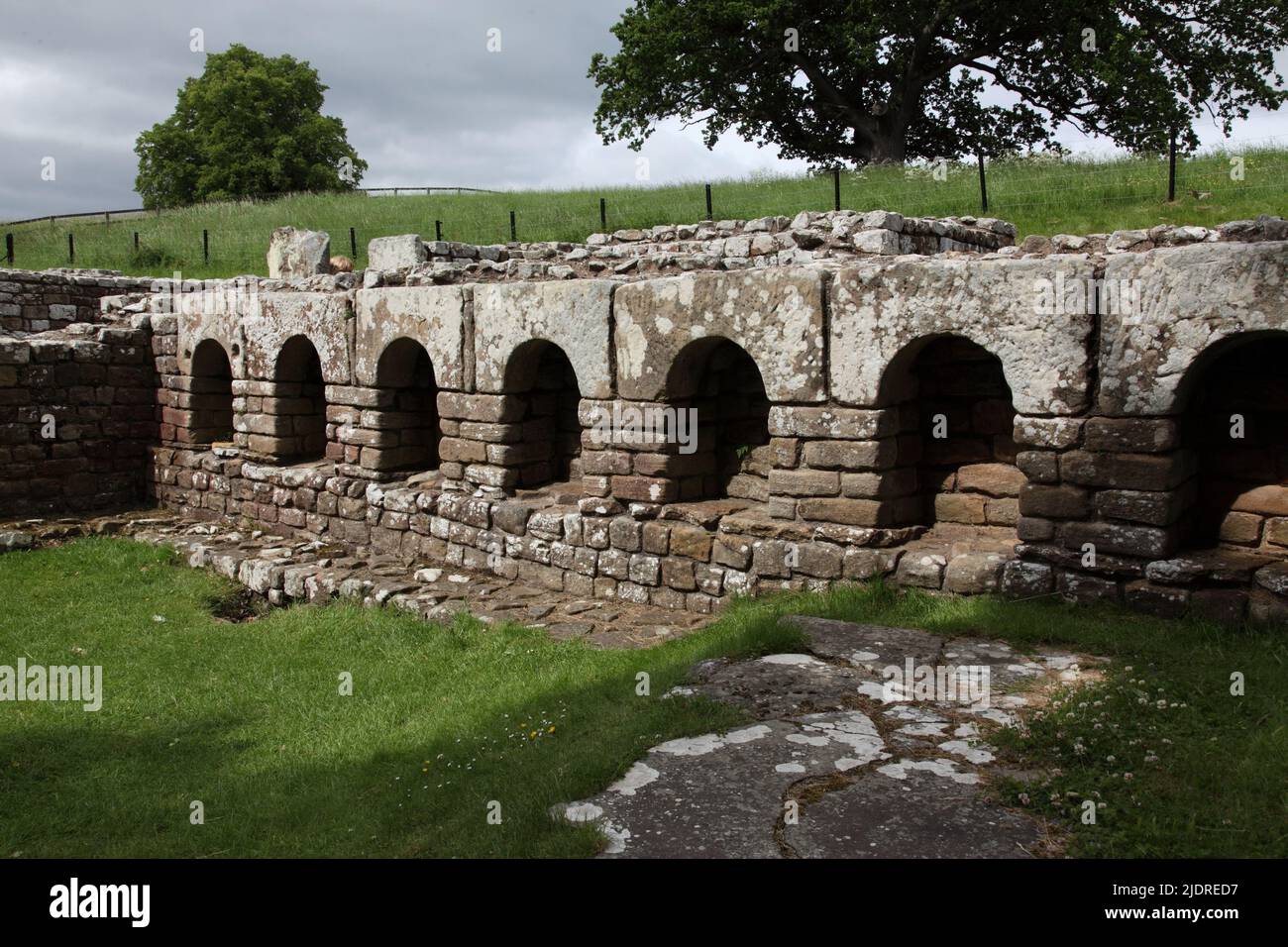 Niches pour abriter des images des dieux dans la maison de bain de garnison au fort romain de Chesters sur le mur d'Hadrien dans Northumberland, construit en 2nd.Century AD Banque D'Images