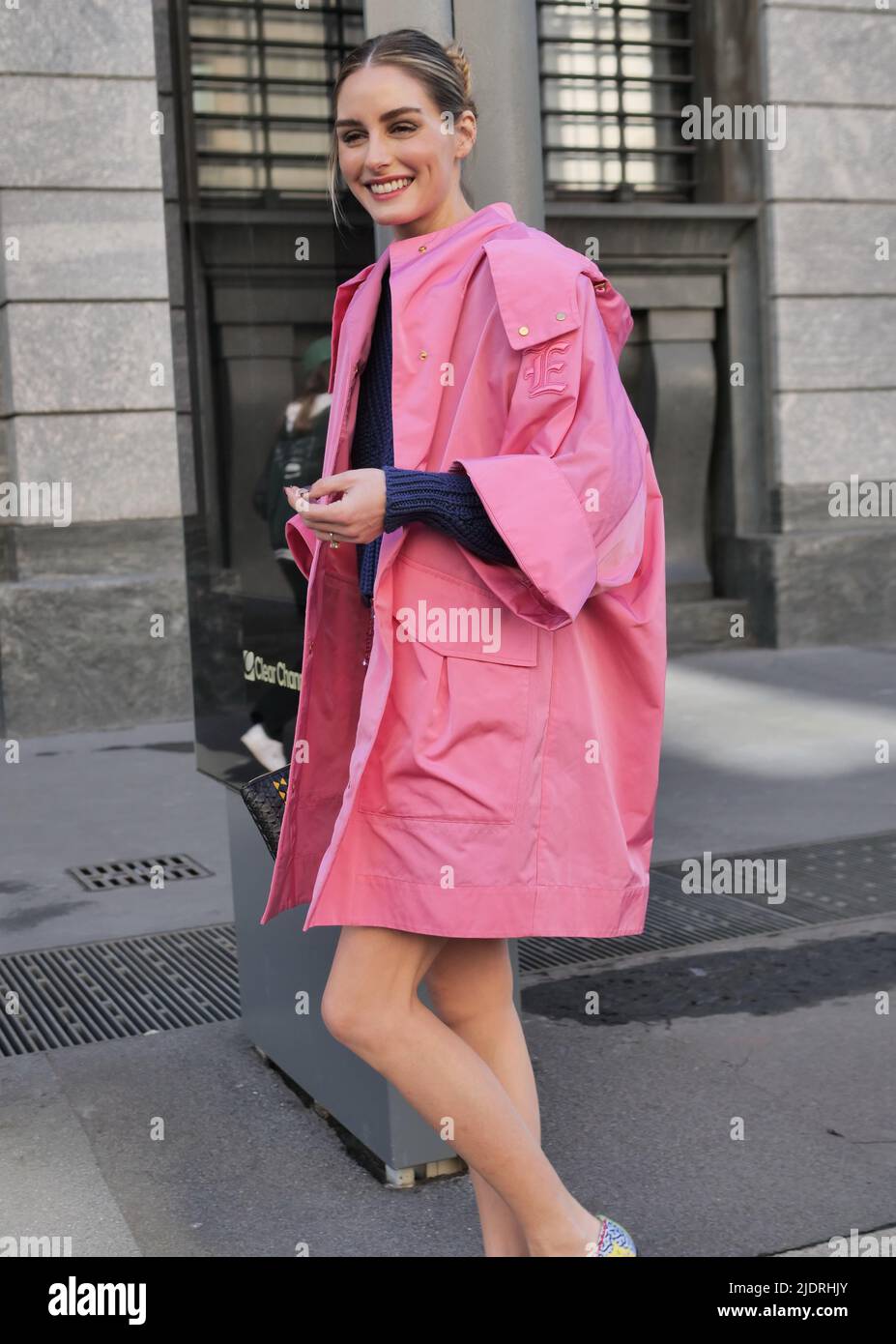 Olivia Palermo tenue de style de rue avant le spectacle de mode Ermanno Scervino pendant la semaine de la mode de Milan 2022 Banque D'Images