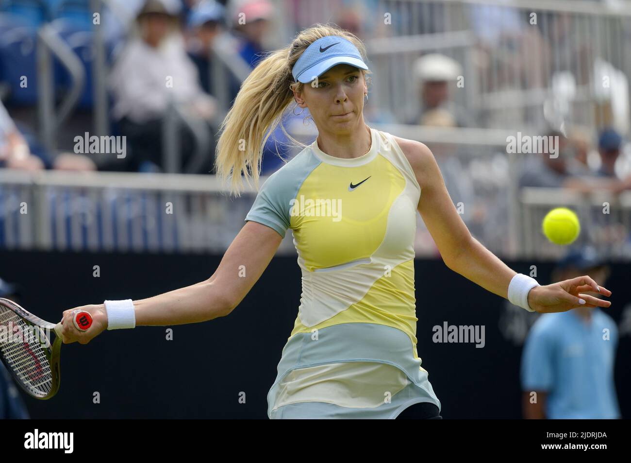 Katie Boulter (GB) jouant sur la cour centrale de l'aéroport international Rothsay, Devonshire Park, Eastbourne, 21st juin 2022 Banque D'Images