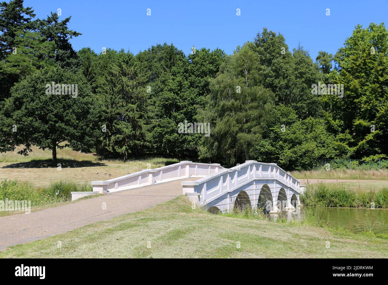 Pont Five Arch (reconstruction), Painshill Park, Cobham, Surrey, Angleterre, Grande-Bretagne, Royaume-Uni, Europe Banque D'Images