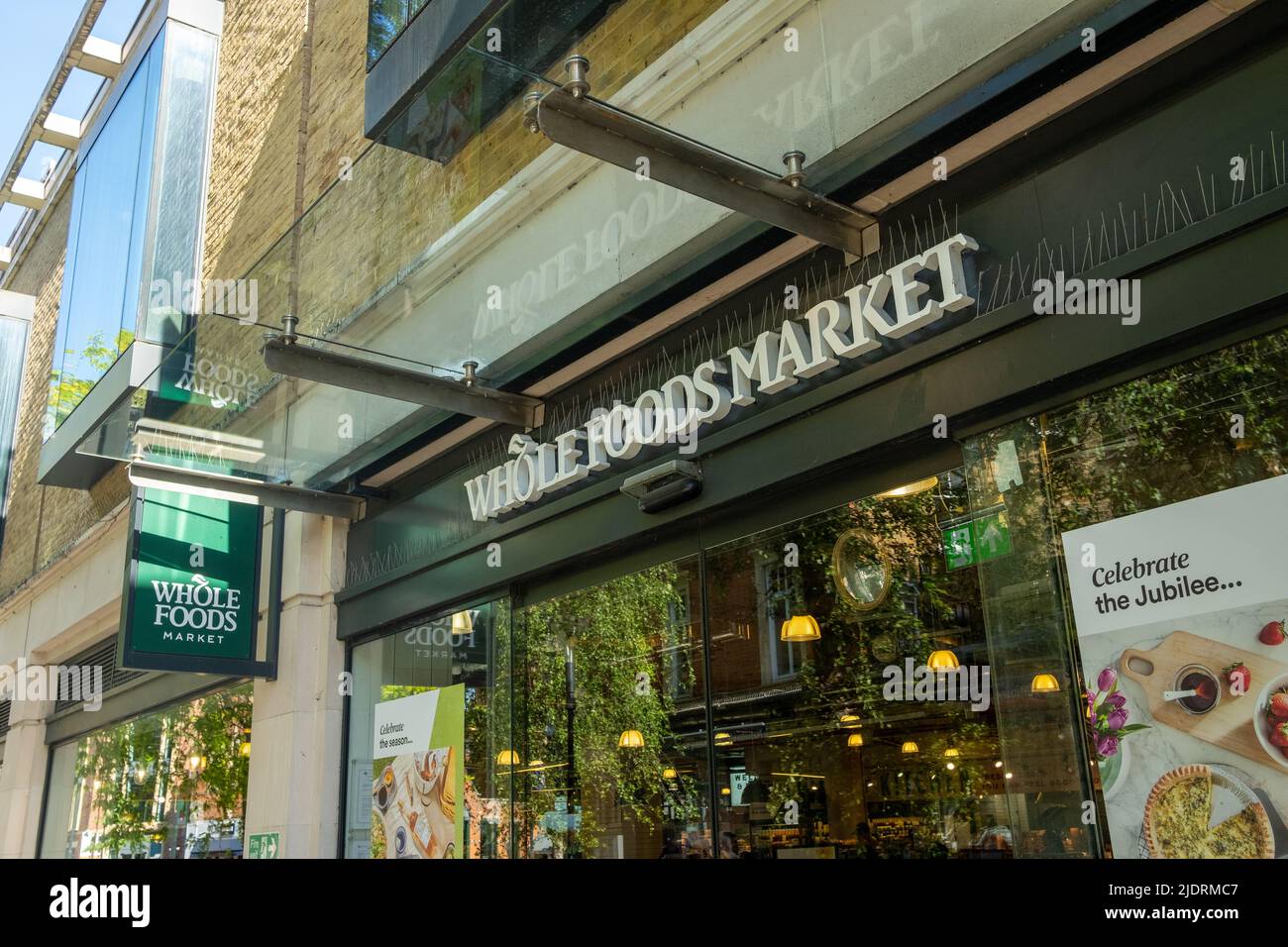 Londres - 2022 mai : branche du marché Whole Foods à Richmond. Un supermarché multinational américain Banque D'Images