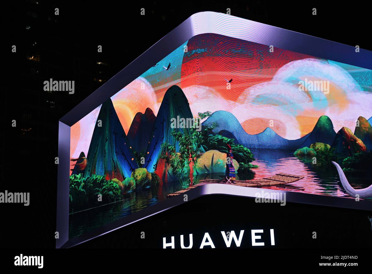 NANNING, CHINE - 21 JUIN 2022 - Vue sur le plus grand écran géant extérieur à ciel ouvert de 3D à Nanning, province de Guangxi, Chine, 21 juin 2022 le 808 avril Banque D'Images