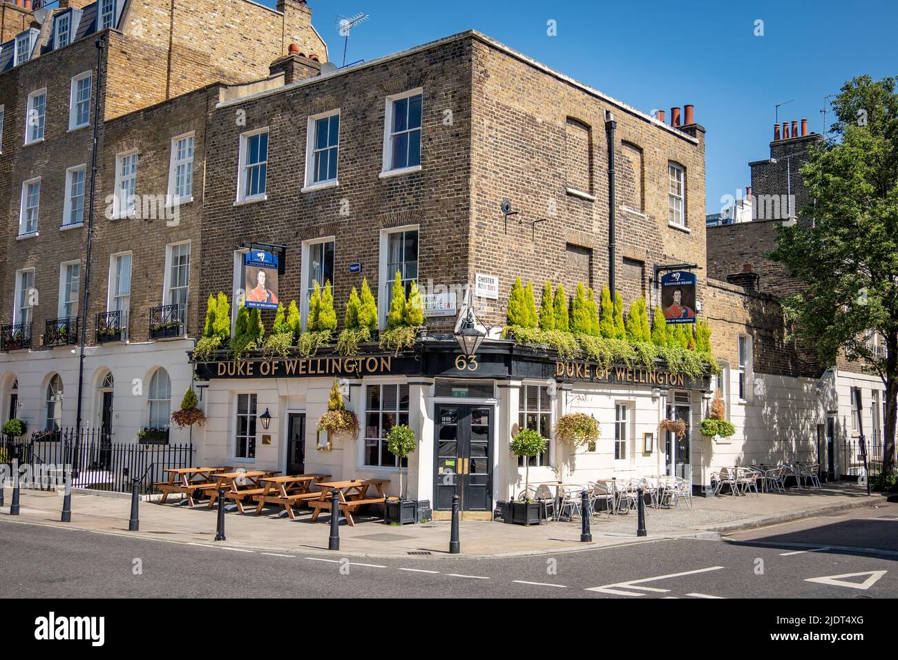 Londres - 2022 mai : la maison publique du Duc de Wellington à Belgravia, un pub de tradition datant de 19th ans Banque D'Images