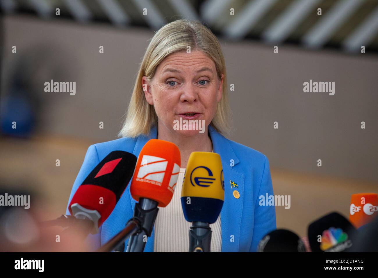 Bruxelles, Belgique. 23rd juin 2022. Le Premier ministre suédois Magdalena Andersson en photo arrive à une réunion UE-Balkans occidentaux, avant le sommet du conseil européen, à Bruxelles, le jeudi 23 juin 2022. Les dirigeants de l'Albanie et de la Macédoine du Nord ont envisagé de rester à l'écart du sommet alors que la Bulgarie continue de bloquer le début des pourparlers sur l'adhésion des deux pays à l'UE. Le sommet de l'UE sur les Balkans occidentaux commence jeudi. Credit: Belga News Agency/Alay Live News Banque D'Images