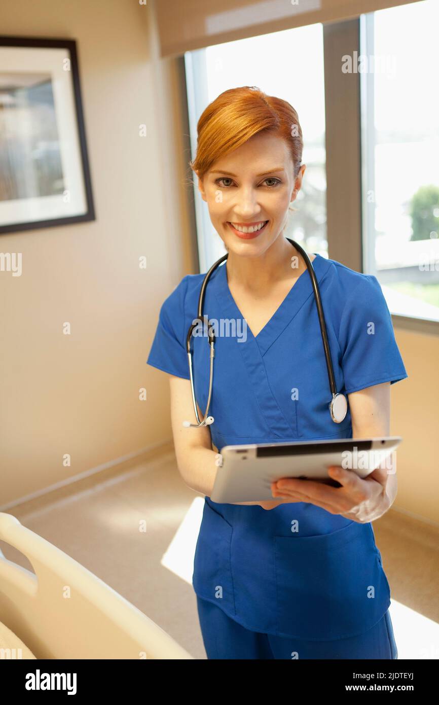 Female doctor with digital tablet Banque D'Images