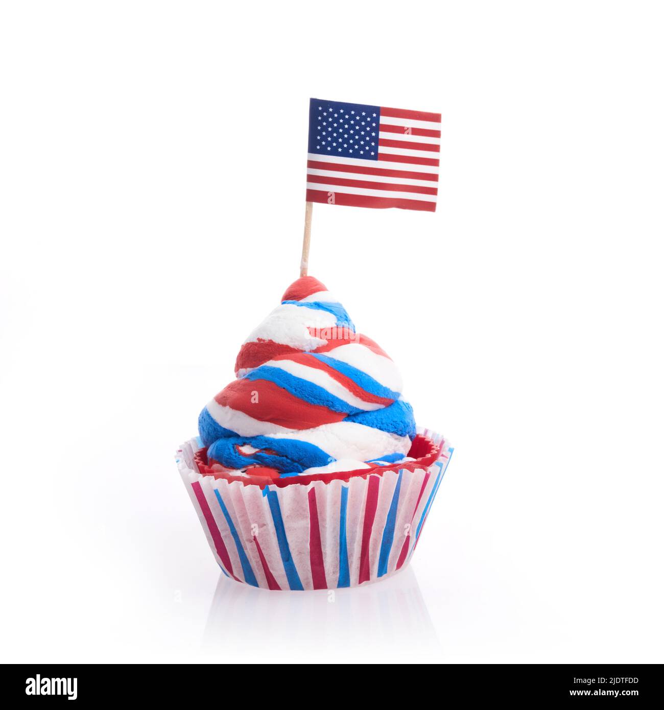 Concept de jour de l'indépendance américaine, de fête et de vacances - cupcake en vaisselle jetable et étoiles. Banque D'Images