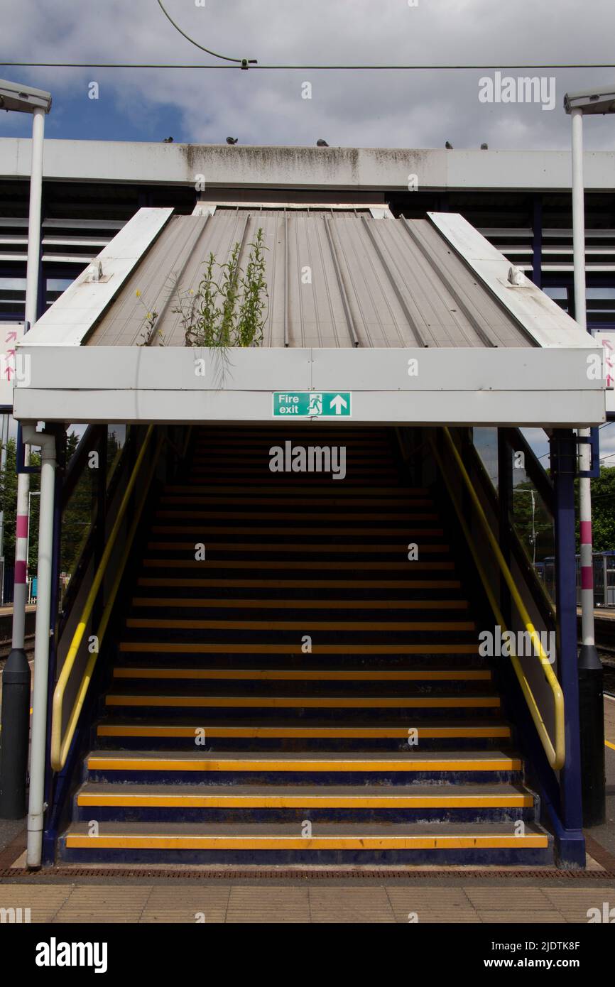 Escalier de la gare de Harpenden vers et depuis la plate-forme, Hertfordshire, Angleterre Royaume-Uni Banque D'Images