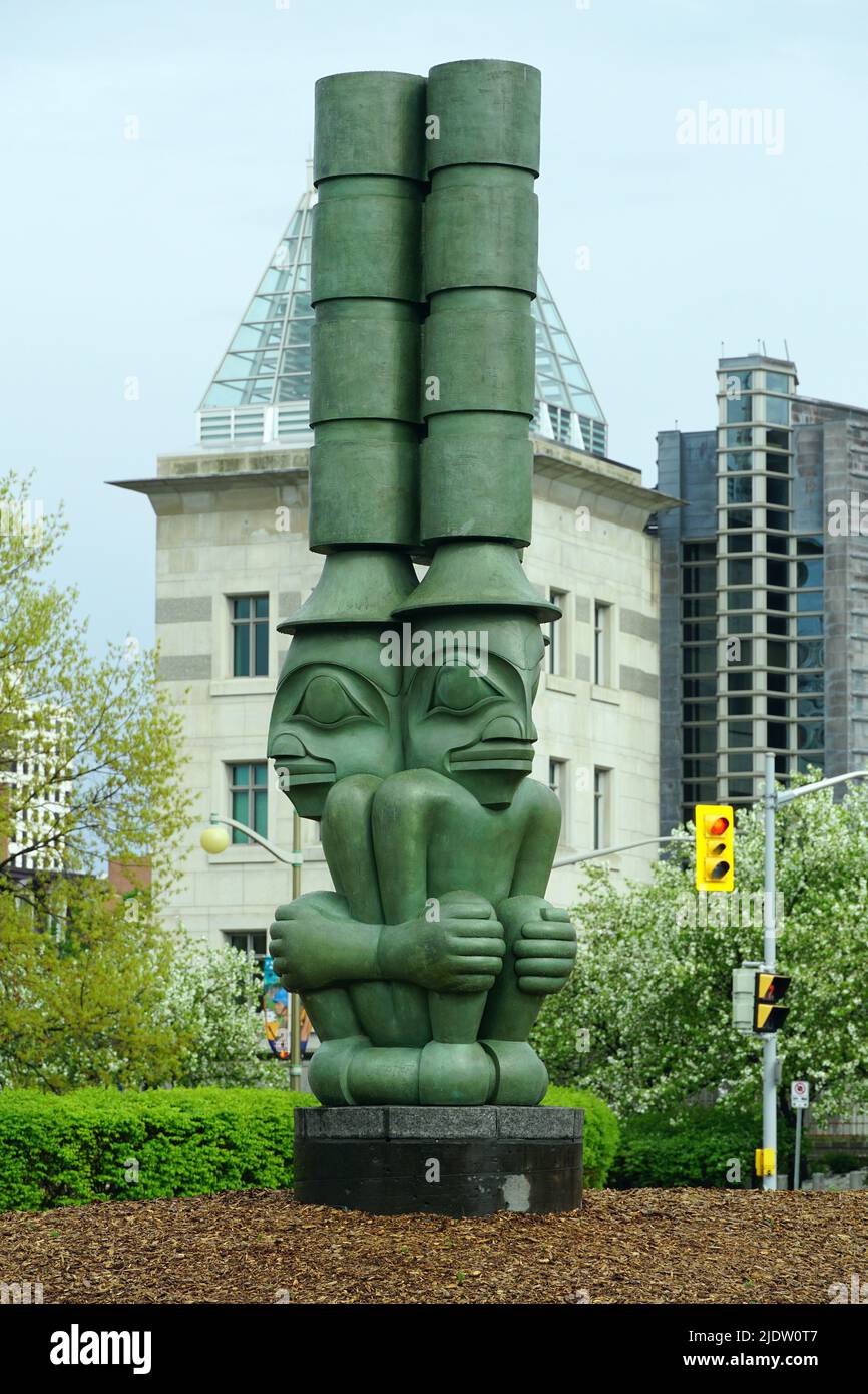 Les trois gardiens de James Hart sont une sculpture de 2003 d’un totem autochtone, Ottawa, province de l’Ontario, Canada, Amérique du Nord Banque D'Images