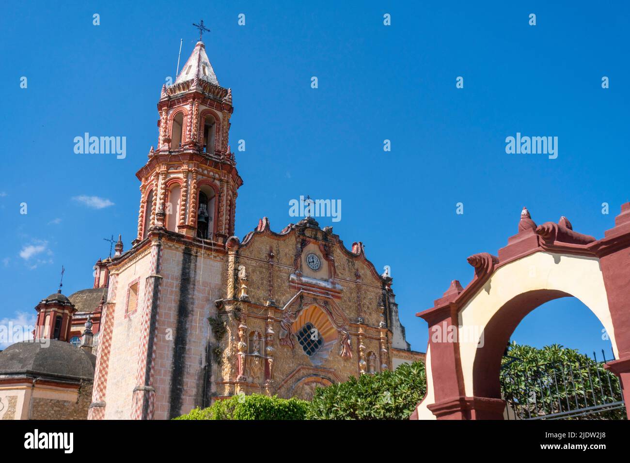 Une ancienne église à Jalpan de Serra, Queretaro. Mexique. La Mission Franciscaine coloniale de Jalpan Banque D'Images