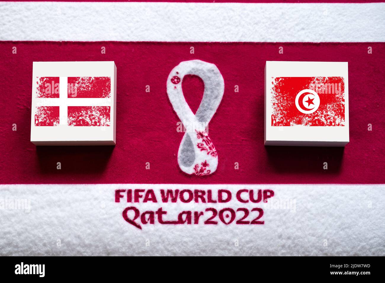 DOHA, QATAR, 3. JUILLET: Groupe D: Danemark contre Tunisie, stade de la ville d'éducation, Al Rayyan, coupe du monde de la FIFA au Qatar 2022, match de football avec drapeaux nationaux Banque D'Images