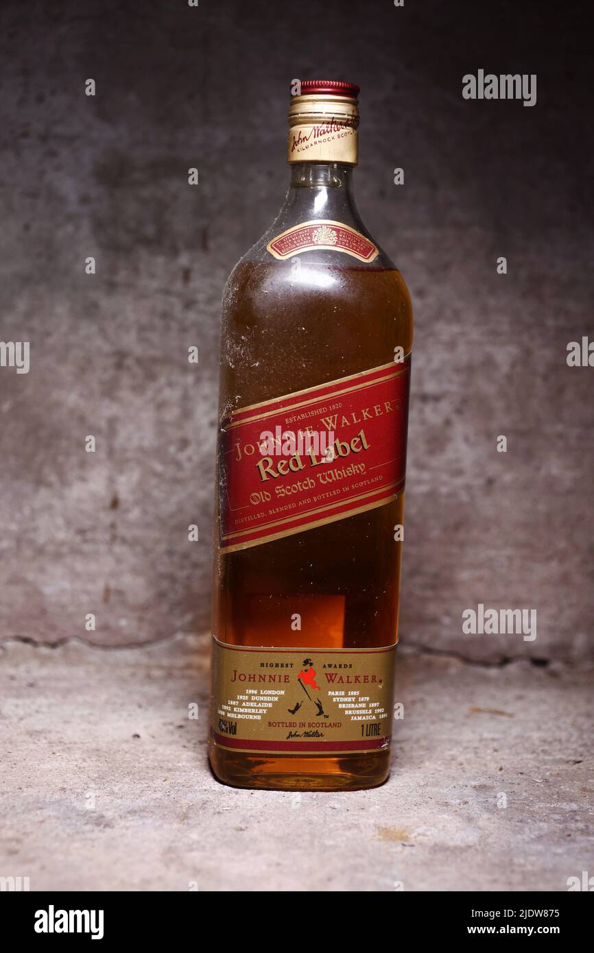 Jonnie Walker, Red Label, whisky écossais mélangé, propriété de Diageo plc. Banque D'Images Jonnie Walker, Red Label, whisky écossais mélangé, propriété de Diageo plc. Banque D'Images
