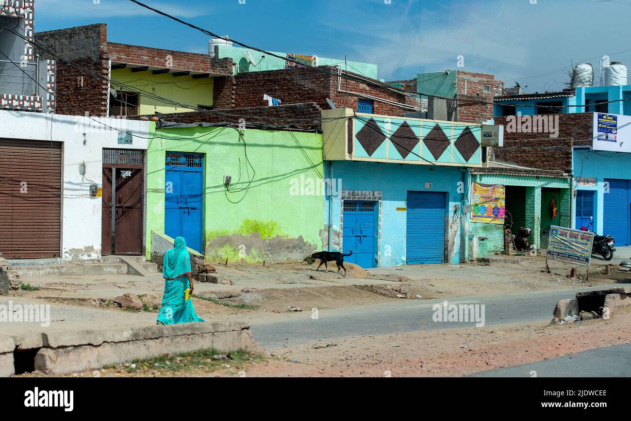Banlieue colorée au Rajasthan, Inde. Banque D'Images