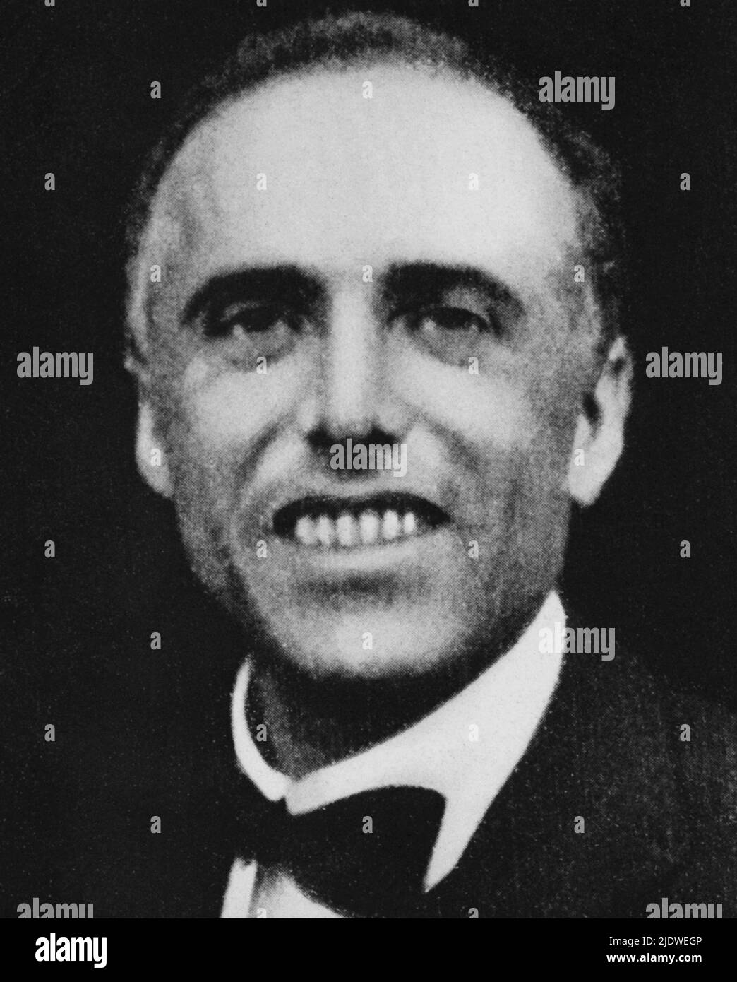 juin 1924 , Roma , ITALIE : le socialiste italien GIACOMO MATTEOTTI ( 1885 - 1924 ) dans une photo prise quelques jours avant son assassinat par les fascistes lors de l'enlèvement de la journée du 10 juin 1924 . - SOCIALISMO - SOCIALISTA - SOCIALISME - POLITHO - portrait - ritratto - FASCISMO - vittima del nazi-fascismo - RAPITO - RAPIMENTO - fascinismo - fascisme - Segretario Generale del Partito Socialista - PSI - papillo tie - cravatta --- Archivio GBB Banque D'Images