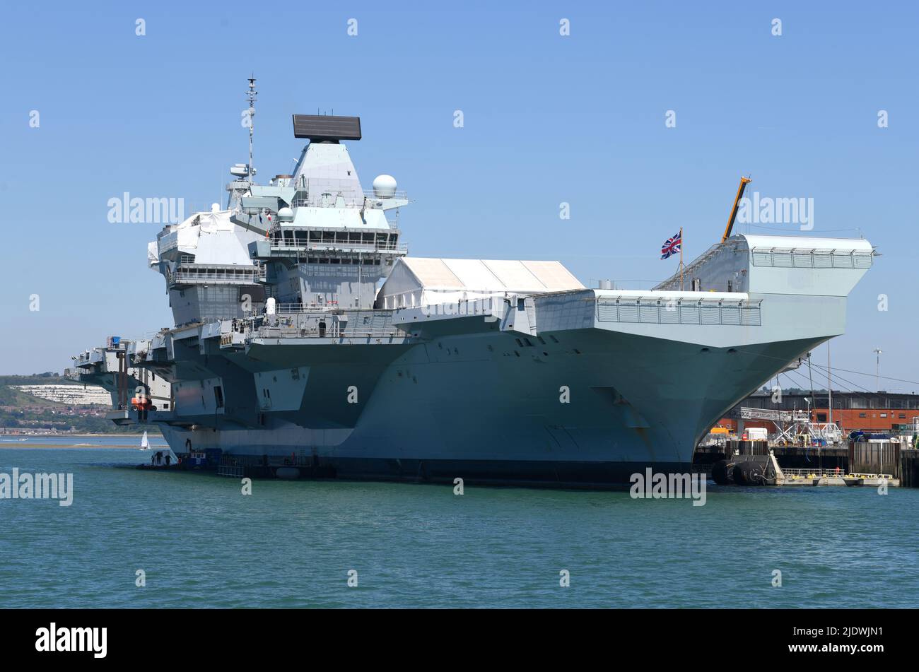 22/06/2022 Portsmouth UK le HMS Queen Elizabeth est le navire amiral de la Royal Navy. Le navire de tête 280m de la classe Queen Elizabeth de porte-avions W Banque D'Images