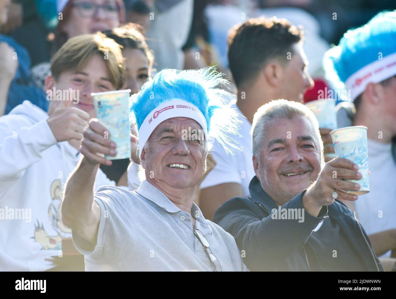 Hove UK 23rd juin 2022 - les fans de Sussex profitent du match Blast Vitality T20 entre Sussex Sharks et Surrey au 1st Central County Ground Hove . : Crédit Simon Dack / Alamy Live News Banque D'Images