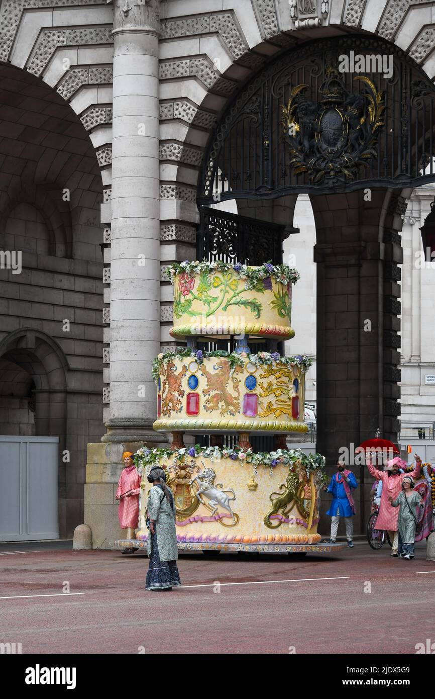 Londres, Royaume-Uni, 5th juin 2022, Platinum Jubilee Pageant le long du Mall. De Westminster à Buckingham Palace. Célébrons, la partie 3 du Pageant. Ce sont douze chapitres et ils racontent l'histoire du règne de la reine Élisabeth au cours des soixante-dix années. De son mariage avec le prince Philip en 1947 à la Coronation en 1953. Chapitre 3 The Wedding Party., Andrew Lalchan Photography/Alamy Live News Banque D'Images