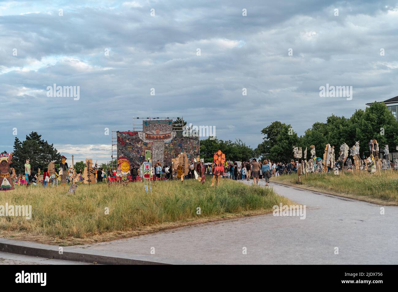 Documenta 15 - le retrait de l'œuvre en retaillant padi du collectif d'artistes ruan grupa sur l'exposition d'art documenta 15. Banque D'Images