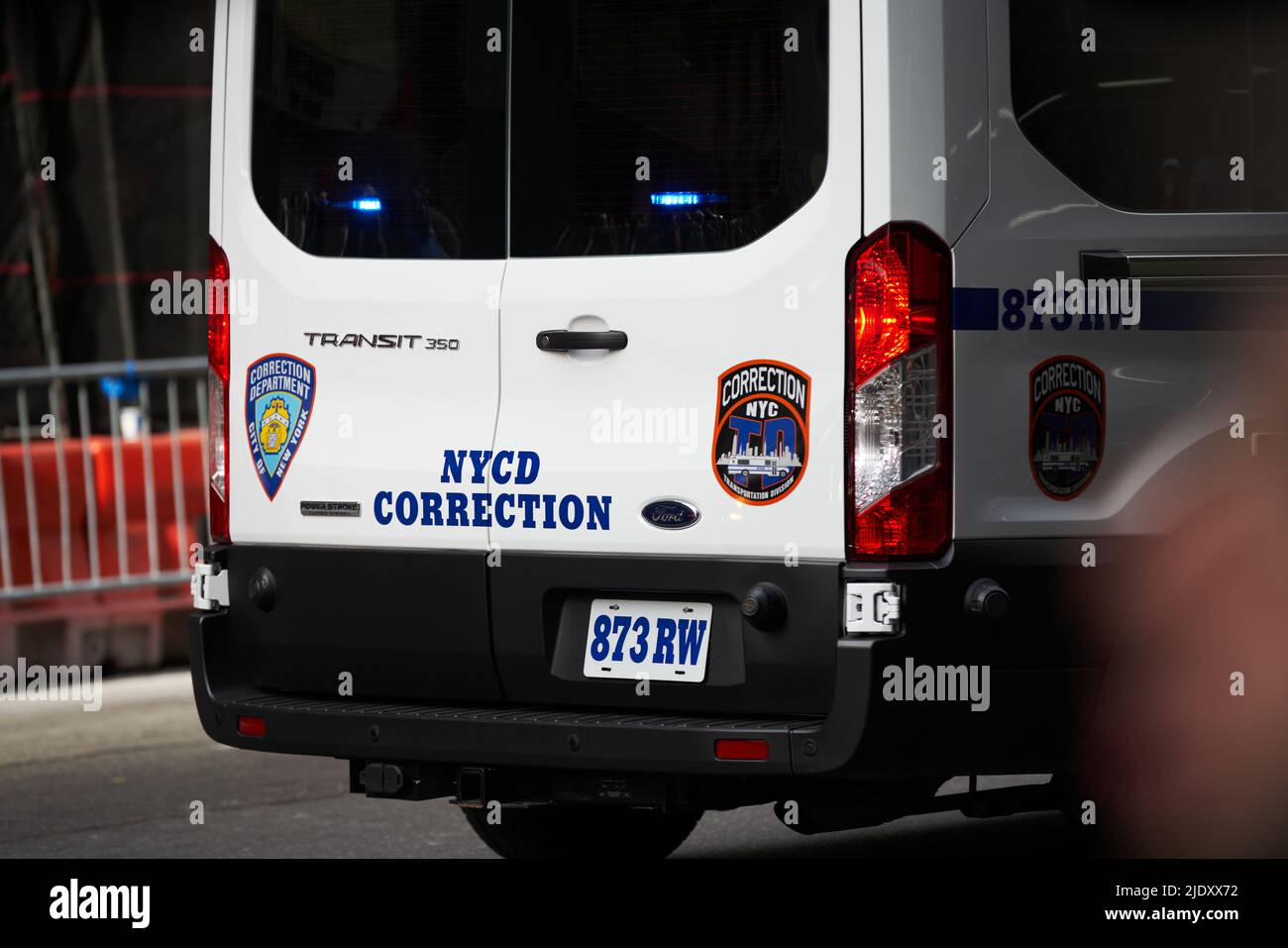 Manhattan, États-Unis - 11. Novembre 2021 : véhicule du service correctionnel de New York. Véhicule de transport des détenus et des détenus Banque D'Images