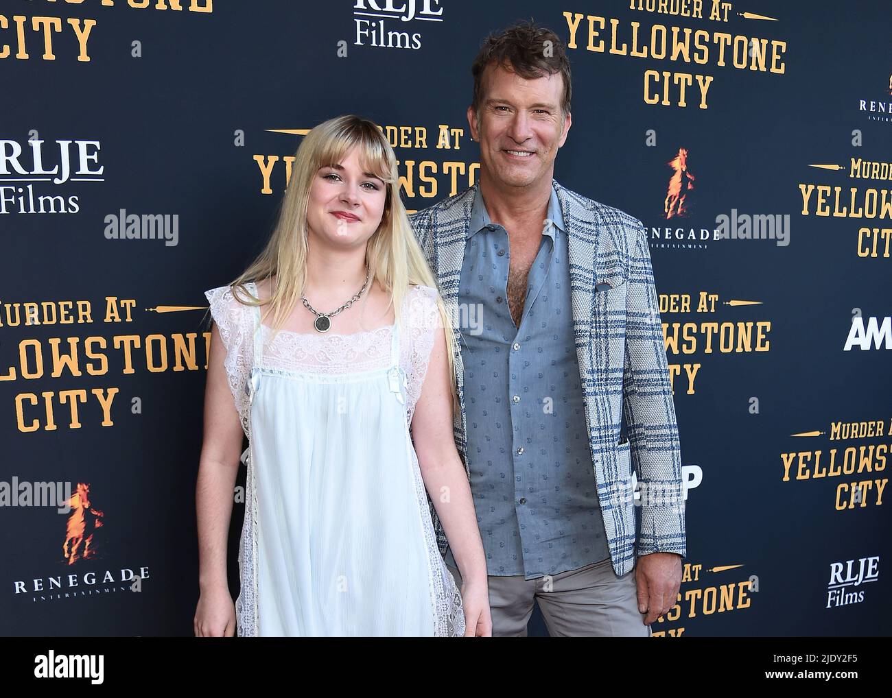 Los Angeles, États-Unis. 23rd juin 2022. Harlow Jane et Thomas Jane marchent sur le tapis rouge lors de la première de Los Angeles de « Surder at Yellowstone City » à Harmony Gold à Los Angeles, CA sur 23 juin 2022. (Photo de Scott Kirkland/Sipa USA) crédit: SIPA USA/Alay Live News Banque D'Images
