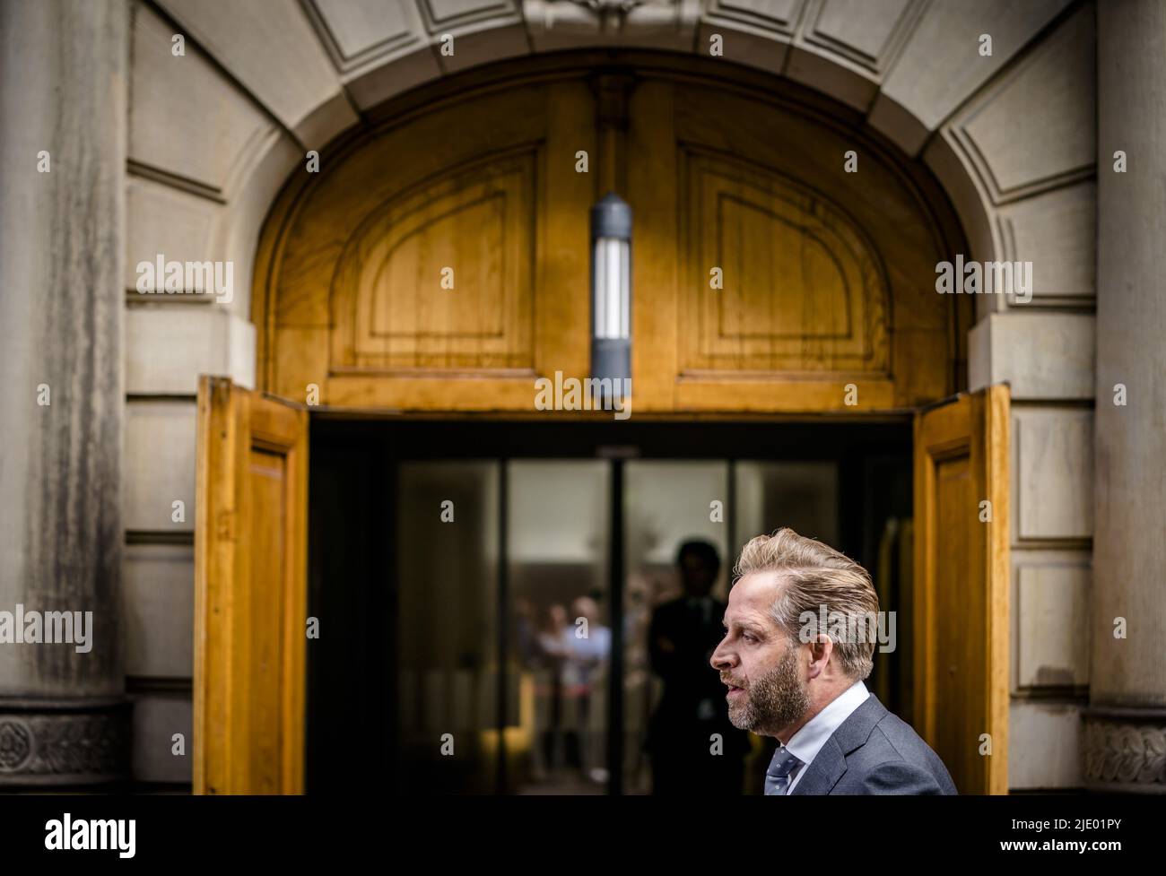 2022-06-24 10:34:09 LA HAYE - Hugo de Jonge, ministre du logement et de l'aménagement du territoire, arrive au Binnenhof pour le Conseil hebdomadaire des ministres. ANP BART MAAT pays-bas hors - belgique hors Banque D'Images