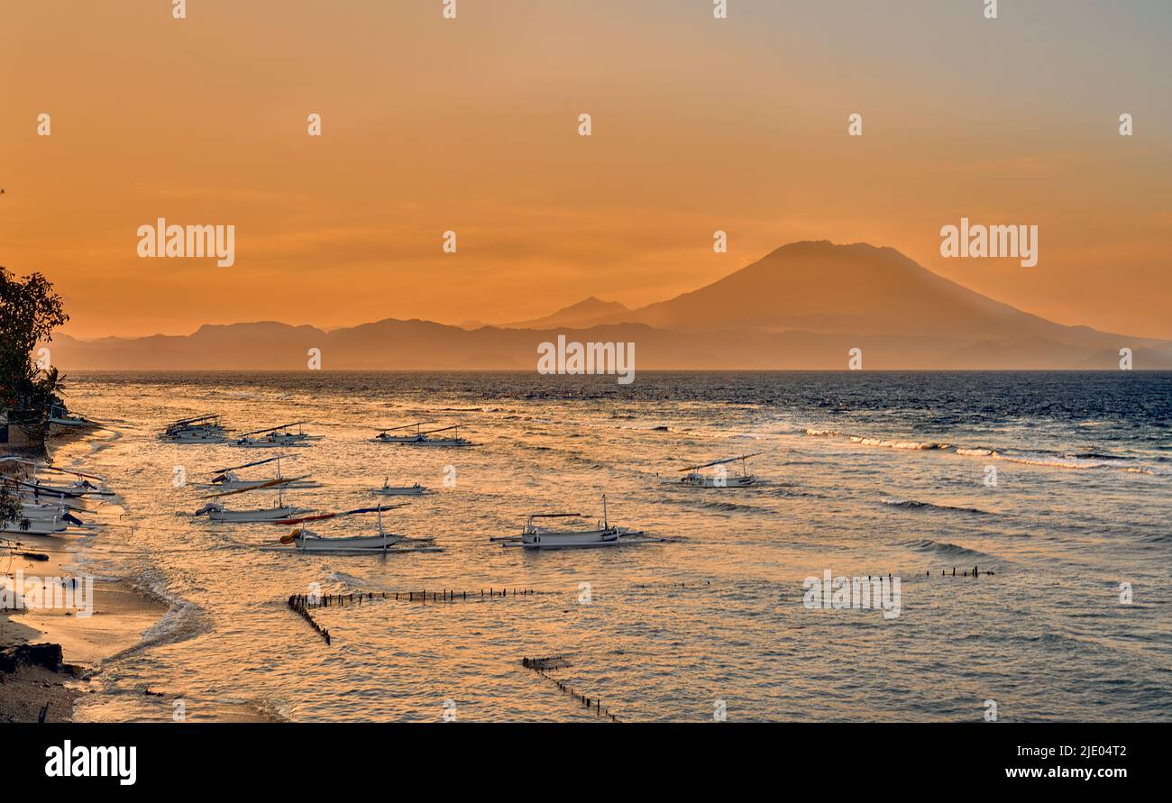 Coucher de soleil sur le Mont Agung Bali, Indonésie Banque D'Images