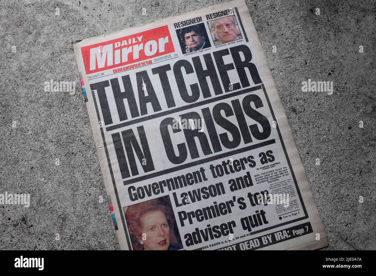 La première page du Daily Mirror le 27th octobre 1989 un peu plus d'un an avant la démission définitive du Premier ministre britannique (le 22nd novembre 1990). Banque D'Images