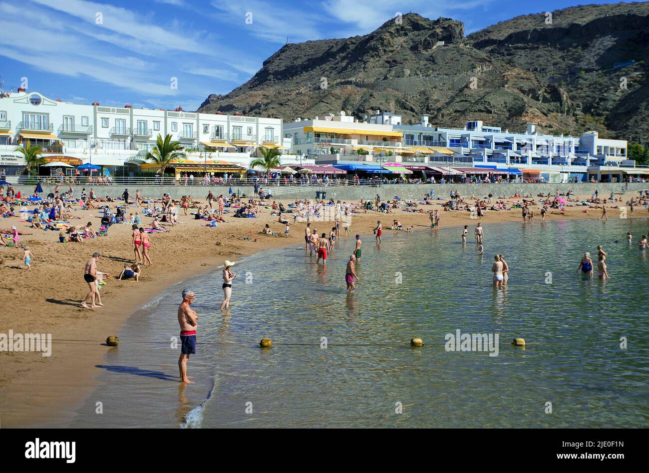 Plage de baignade de Puerto de Mogan, Gran Canaria, îles Canaries, Espagne, Europe Banque D'Images