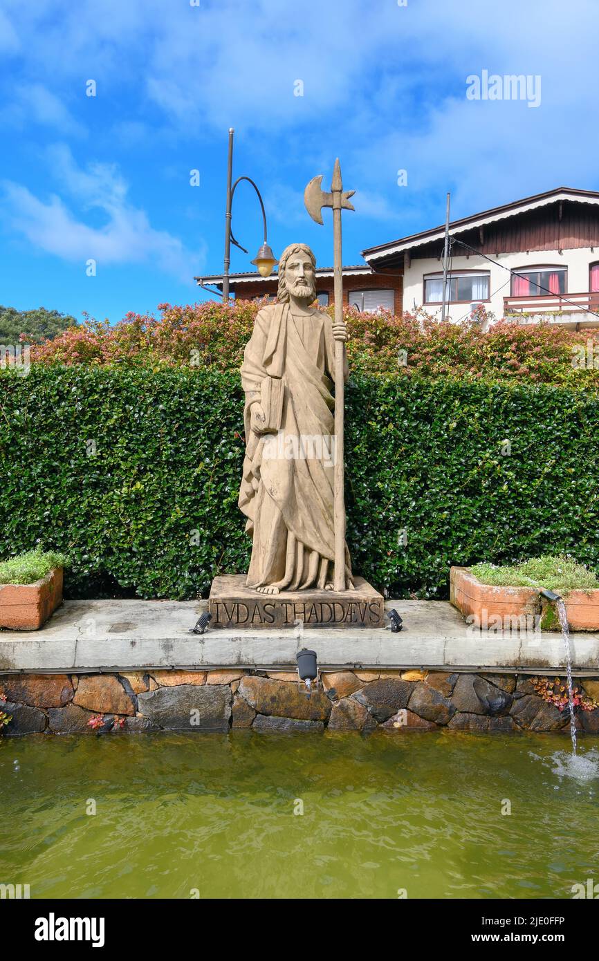 Gramado, RS, Brésil - 17 mai 2022 : monument de Judas Thaddaeus, sur la paroisse de Sao Pedro. Un des douze apôtres de Jésus. Photo 3 de 12. Banque D'Images