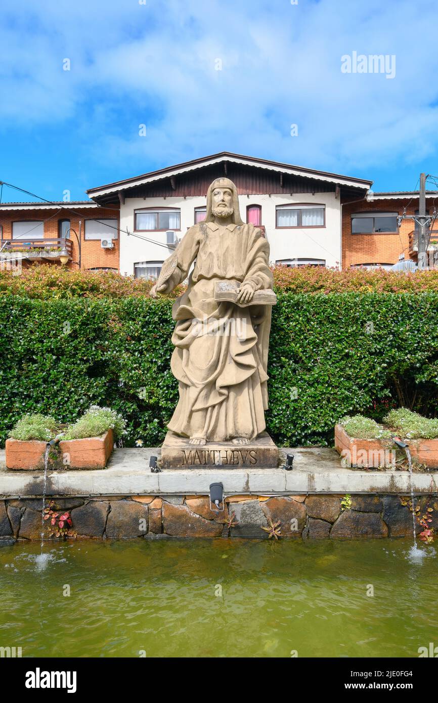 Gramado, RS, Brésil - 17 mai 2022 : monument de Matthieu, sur la paroisse de Sao Pedro. Un des douze apôtres de Jésus. Photo 5 de 12. Banque D'Images