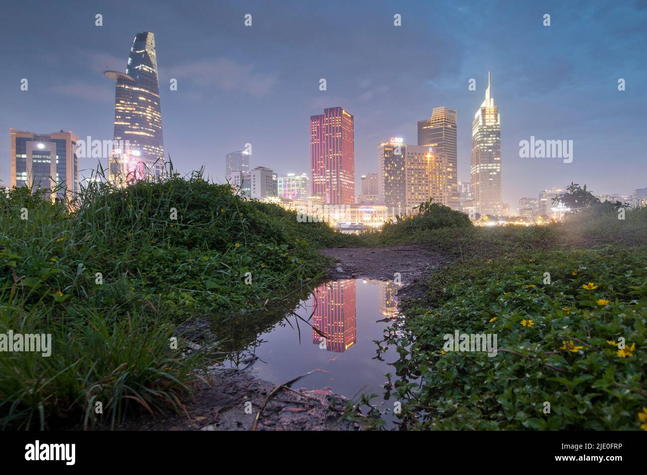 Horizon de Saigon, crépuscule, Ho Chi Minh ville, centre avec Tour Bitexco, District 1, Ho Chi Minh ville, Vietnam Banque D'Images