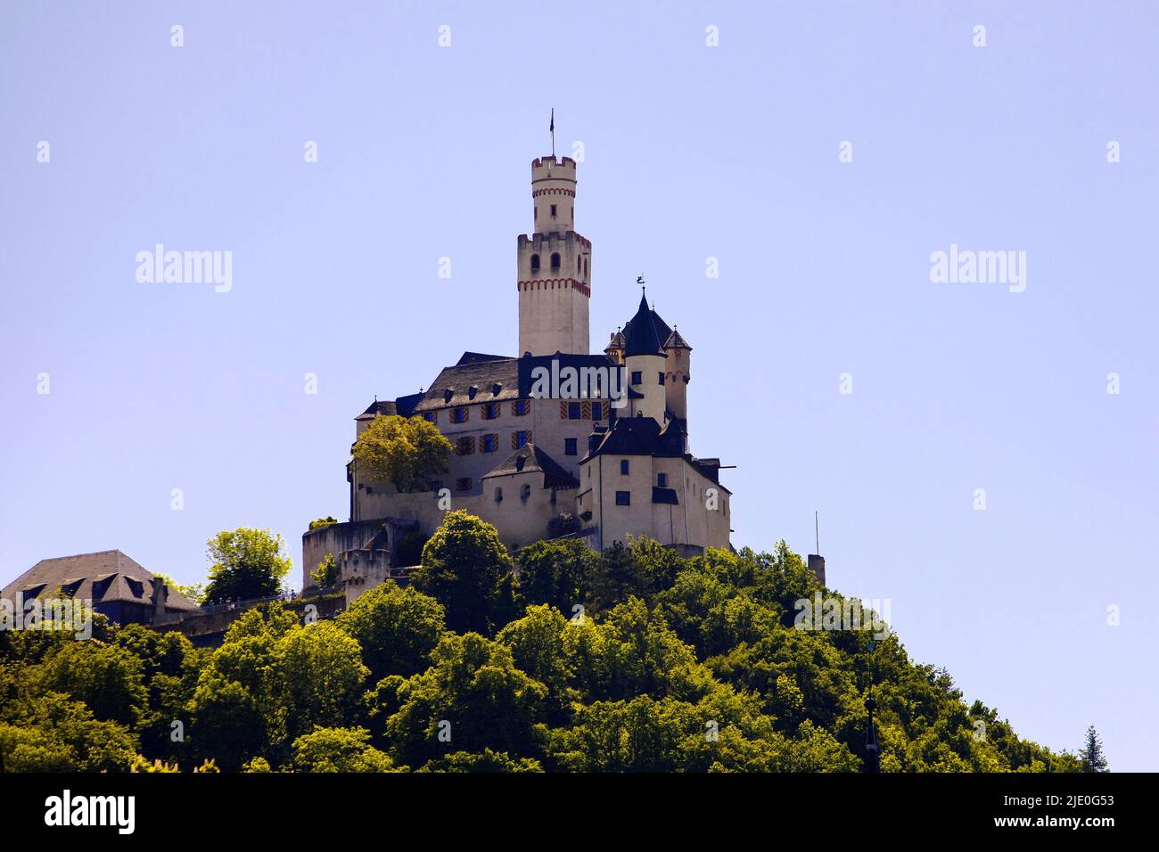 Marksburg, le seul château médiéval au sommet d'une colline sur le Rhin moyen qui n'a jamais été détruit, Braubach, Rhénanie-Palatinat, Allemagne Banque D'Images