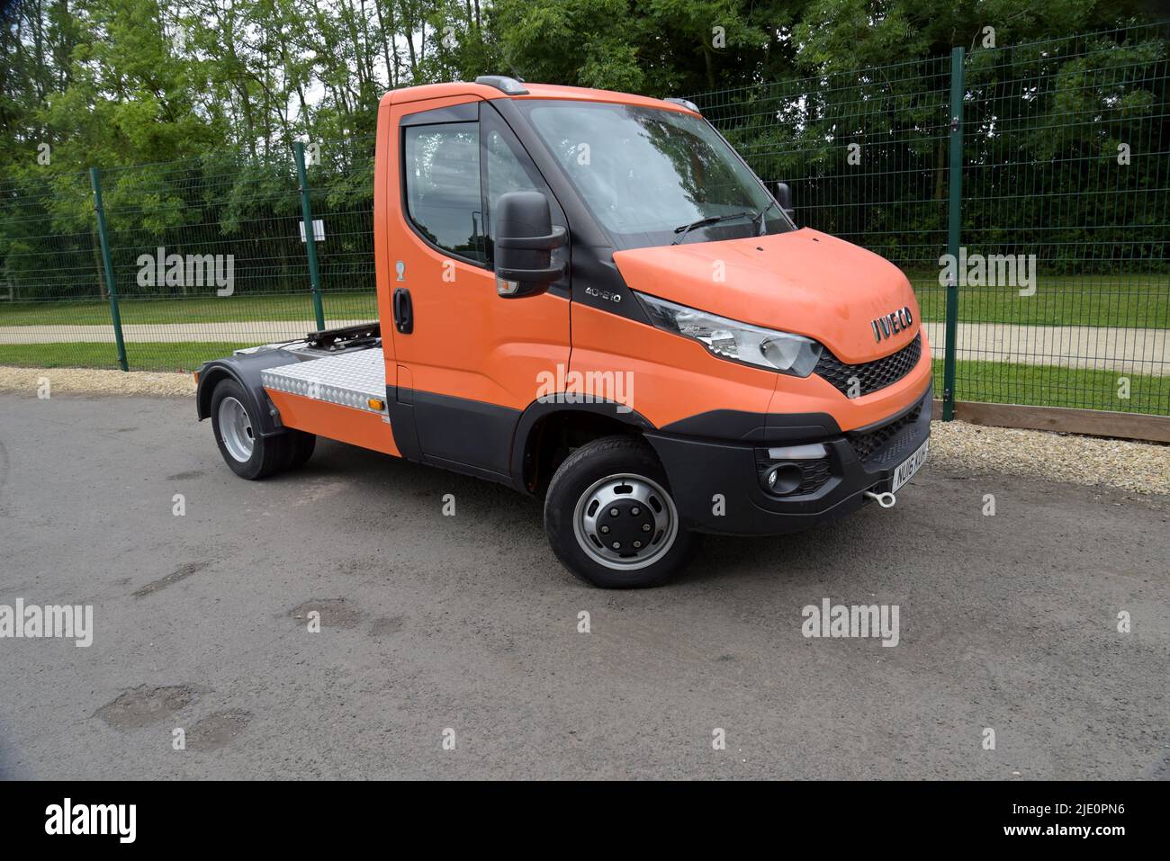 Un mini-tracteur antilartique Iveco Daily avec fixation de sellette d'attelage pour petites remorques articulées, Warwickshire, Royaume-Uni Banque D'Images