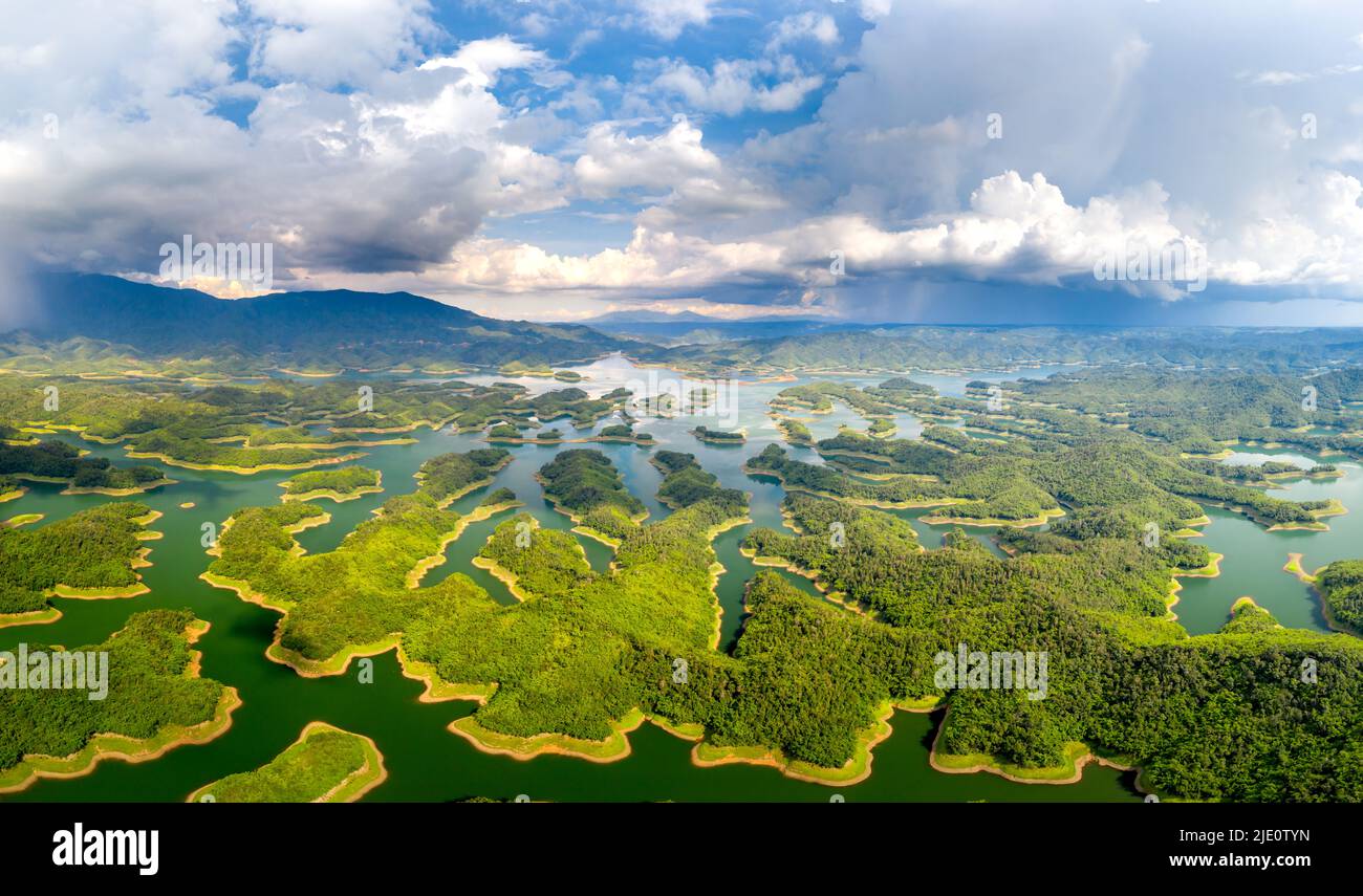 Le lac ta Dung, dans la province de Dak Nong, est l'un des héritages du géoparc mondial de l'UNESCO, appartenant à la réserve naturelle de Ta Dung, dans la province de Dak Nong, au Vietnam Banque D'Images