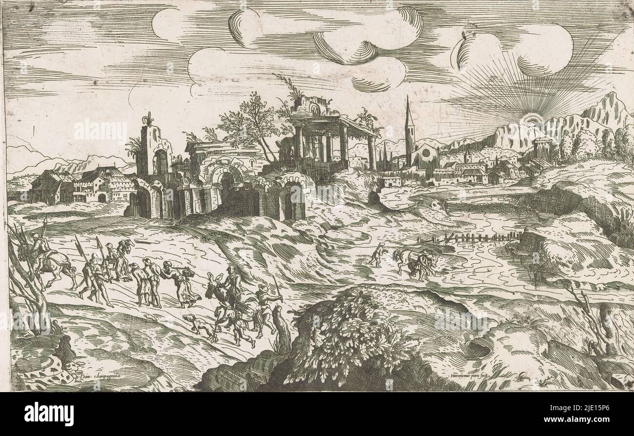 Paysage avec des ruines anciennes et des figures de marche, Un paysage montagneux du sud avec des ruines anciennes. En arrière-plan sur la droite un village et des collines, derrière lesquelles le soleil se lève. Au premier plan à gauche, un groupe de personnages errants: Certains à cheval, d'autres à pied, portant des bagages sur le dos., imprimerie: Girolamo Porro, (mentionné sur l'objet), après conception par: Domenico Campagnola, (mentionné sur l'objet), Italie, 1530 - 1604, papier, gravure, hauteur 241 mm × largeur 381 mm Banque D'Images