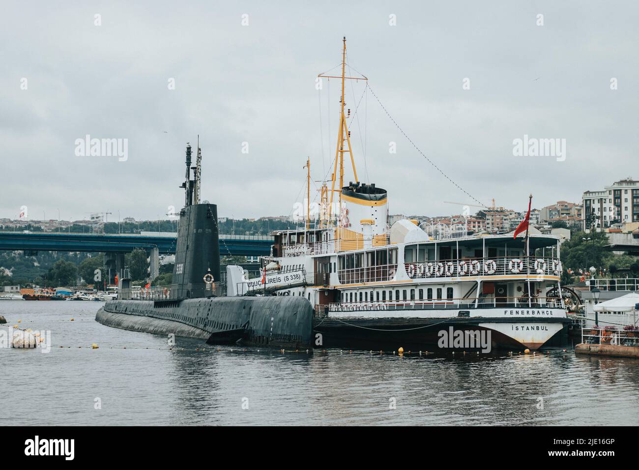Istanbul, Turquie 06.24.22 sous-marin et navire amarrés au musée des transports. Banque D'Images