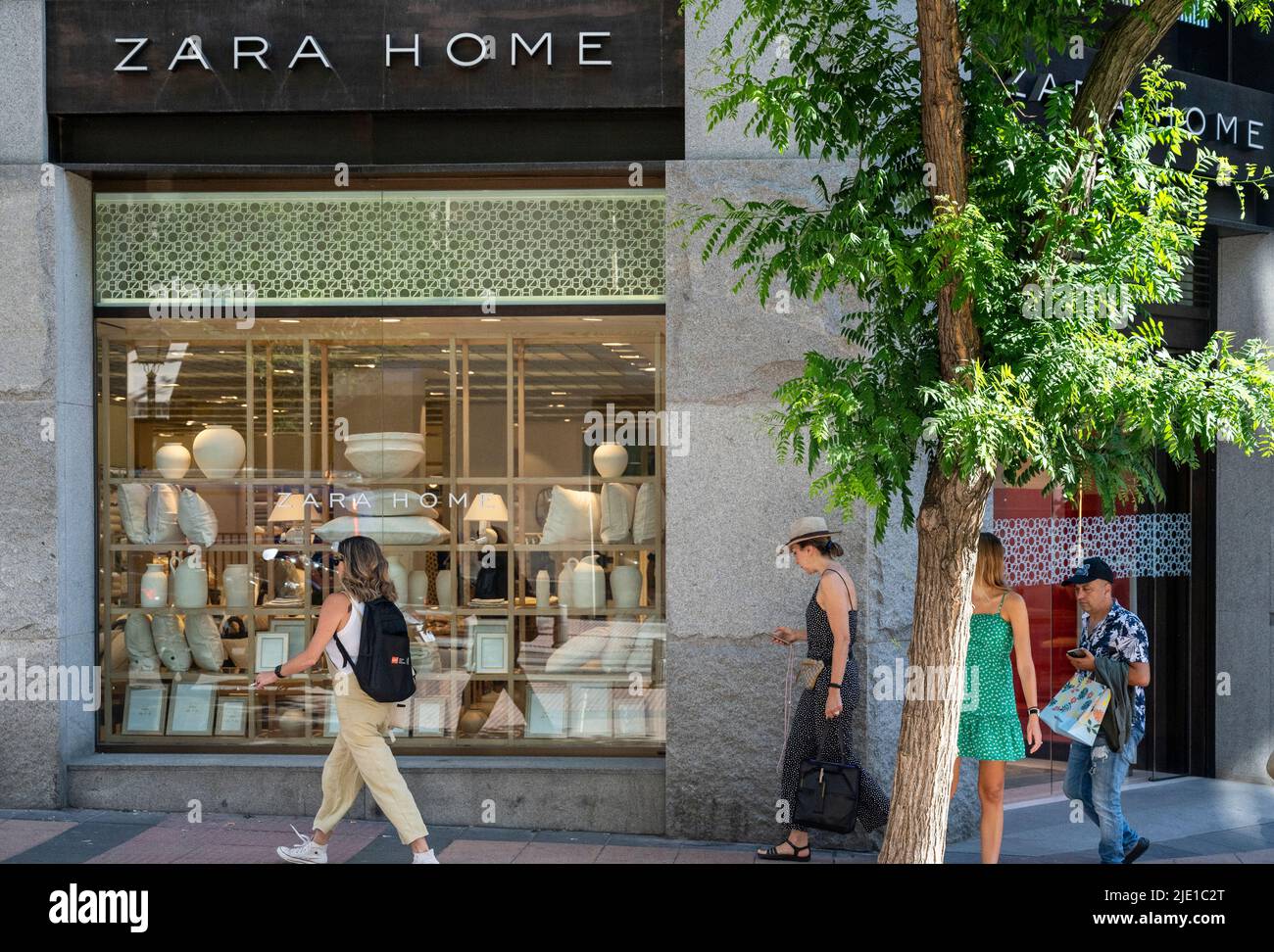 Zara home shop business Banque de photographies et d'images à haute  résolution - Alamy