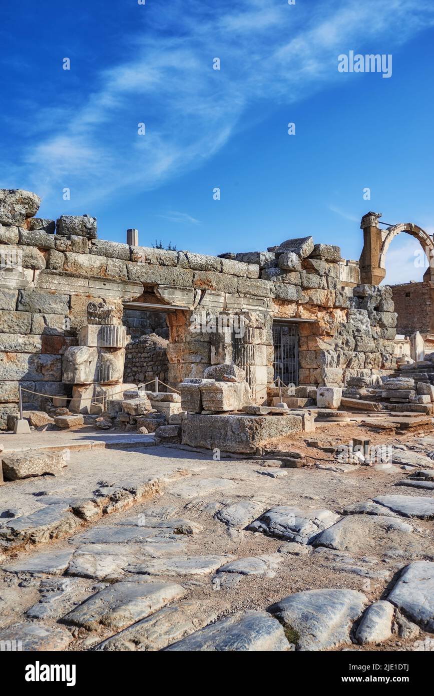 Ruines de la ville antique d'Éphèse en Turquie dans le jour. Voyager à l'étranger et à l'étranger pour les vacances, les vacances et le tourisme. Vestiges historiques excavés Banque D'Images