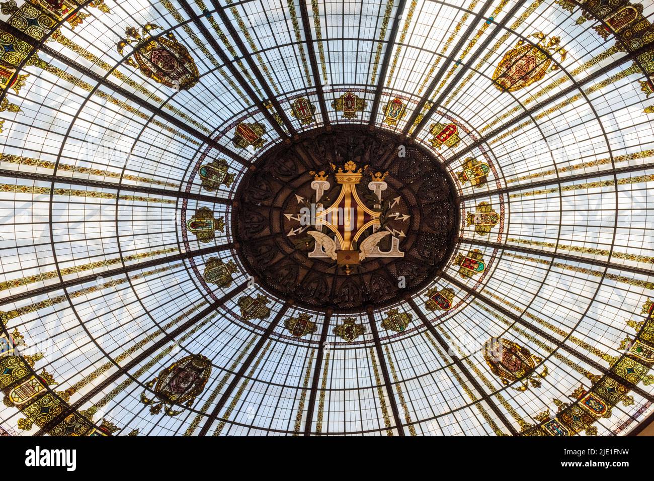 Le plafond du bâtiment de la poste centrale, également connu sous le nom d'Edificio de Correos, et Palacio de Comunicaciones dans la ville de Valence en Espagne. Banque D'Images