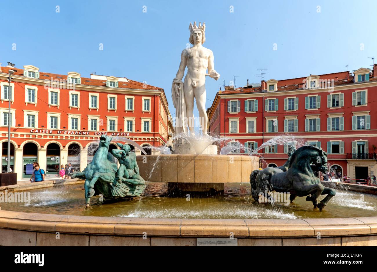 Statue d'Apollon sur la Fontaine du Soleil Nice France Banque D'Images
