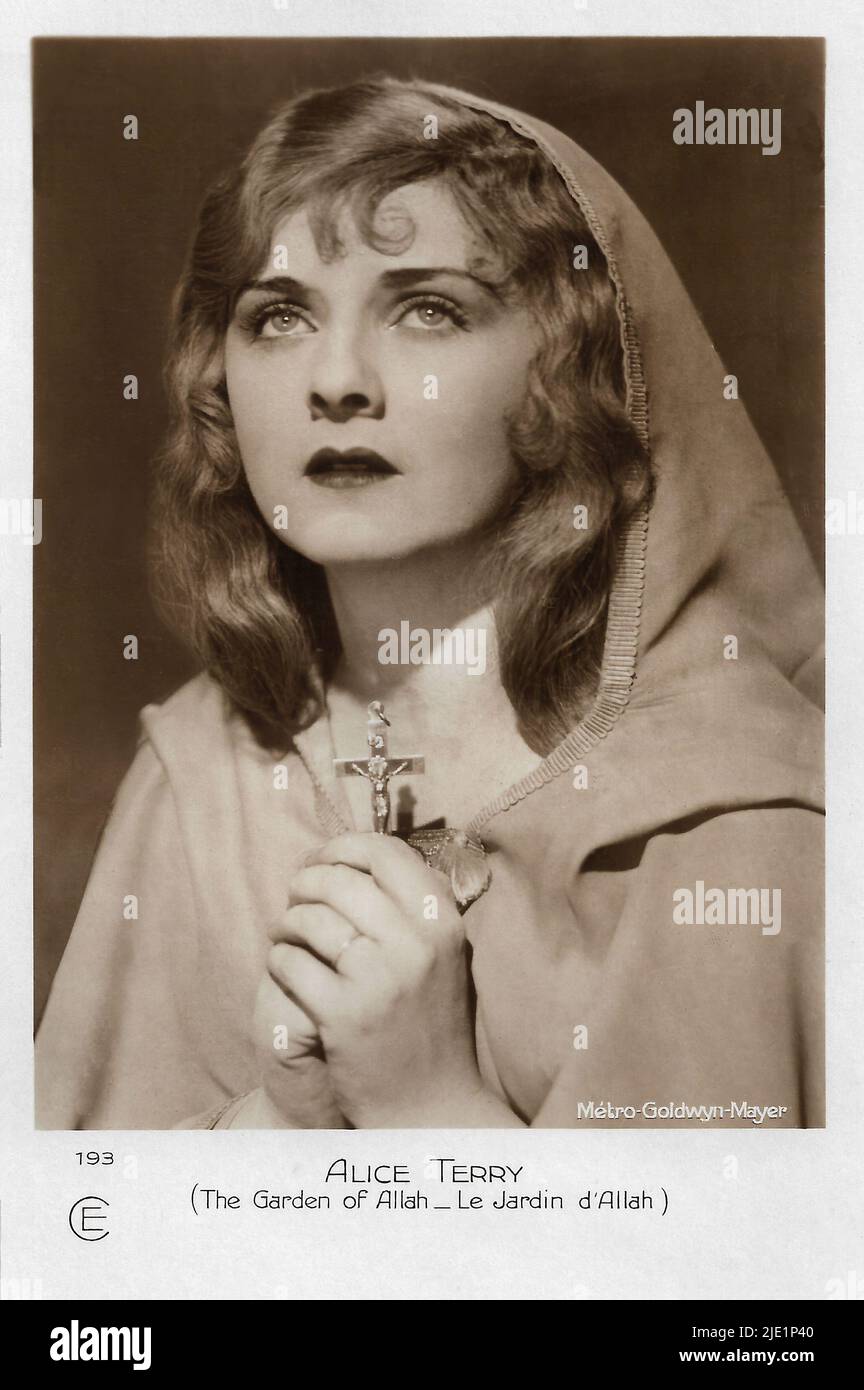 Portrait d'Alice Terry dans le jardin d'Allah - actrice de film muette d'Hollywood Banque D'Images