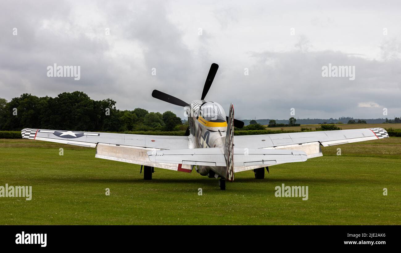 Amérique du Nord TF51D Mustang «contrefait Mary» (G-TFDSI) sur la ligne aérienne au Shuttleworth Evening Airshow qui a eu lieu le 18th juin 2022 Banque D'Images