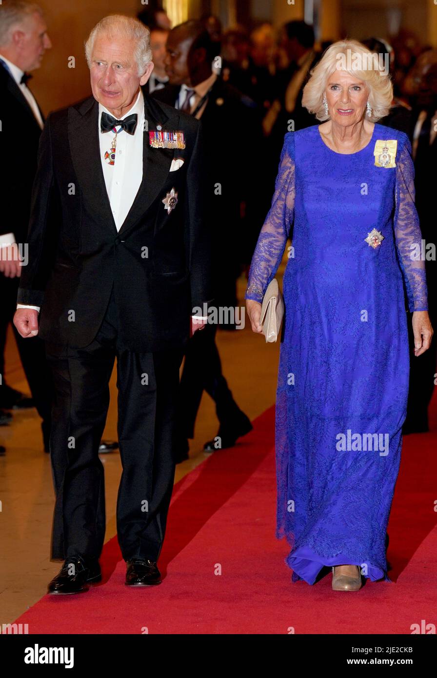 Le prince de Galles et la duchesse de Cornwall arrivent pour le dîner des chefs de gouvernement du Commonwealth à l'hôtel Marriott de Kigali, au Rwanda. Date de la photo: Vendredi 24 juin 2022. Banque D'Images